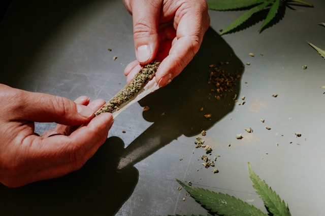 Why Choose Natural Rolling Papers Over Regular Ones: Benefits and Considerations